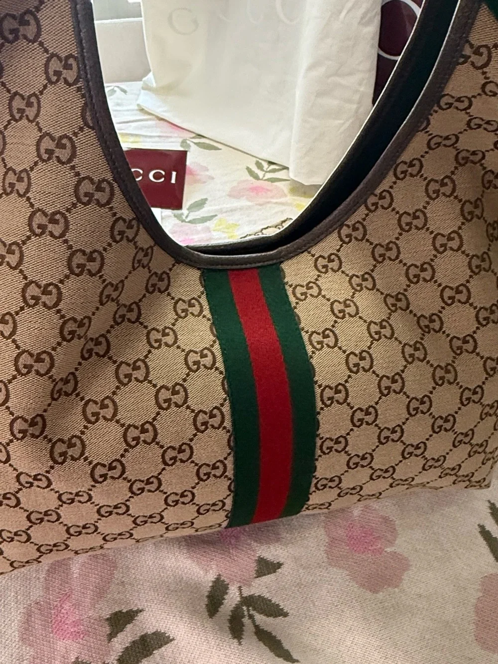 Authentic Gucci Giglio large GG canvas tote bag with with detachable pouch. - Picture 4 of 17